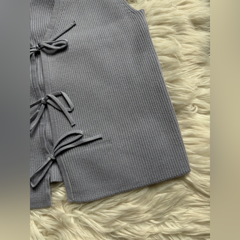 Abercrombie & Fitch tie front sweater vest - Picture 4 of 8